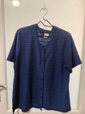 Women's Navy Short-Sleeve Button-Down Shirt